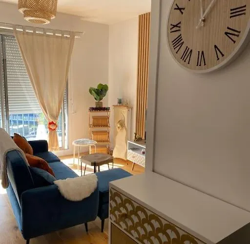 Vue Dégagée Au Calme Dernier Etage *